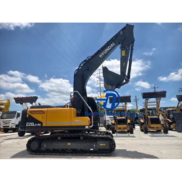 2023 Hyundai 220-42804205