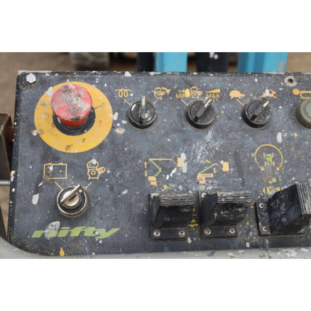 2010 نيفتيليفت HR15 NDE-42807269
