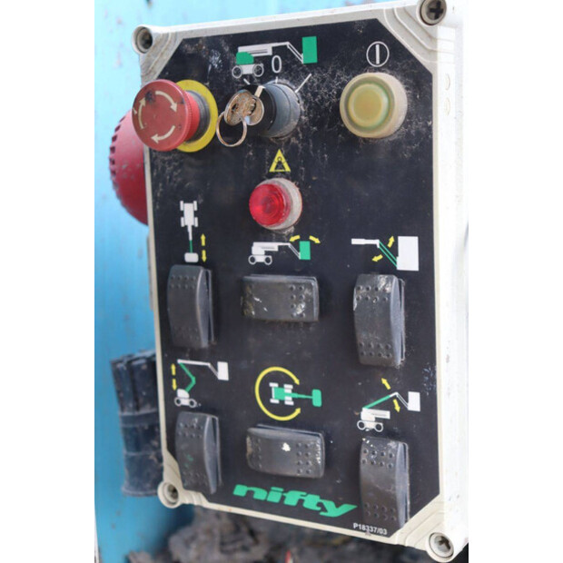2010 نيفتيليفت HR15 NDE-42807278