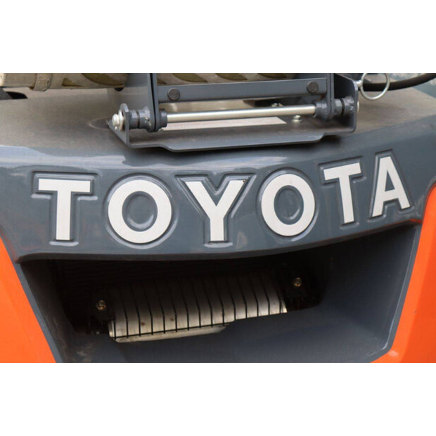 2022 Toyota 02-8FGF25-42808083