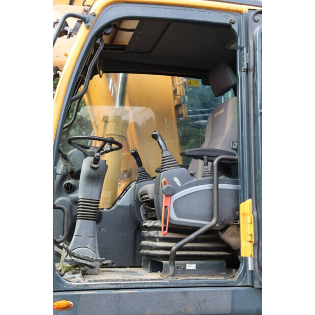 2016 هيونداي R160W-9A-42808353