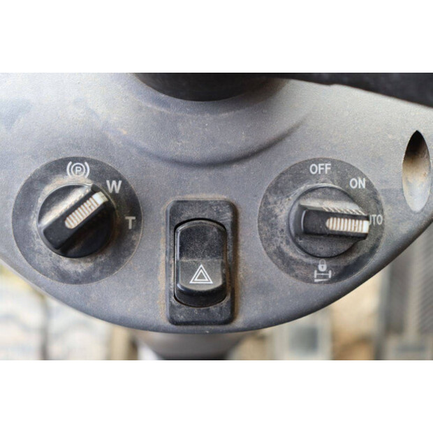 2016 هيونداي R160W-9A-42808367