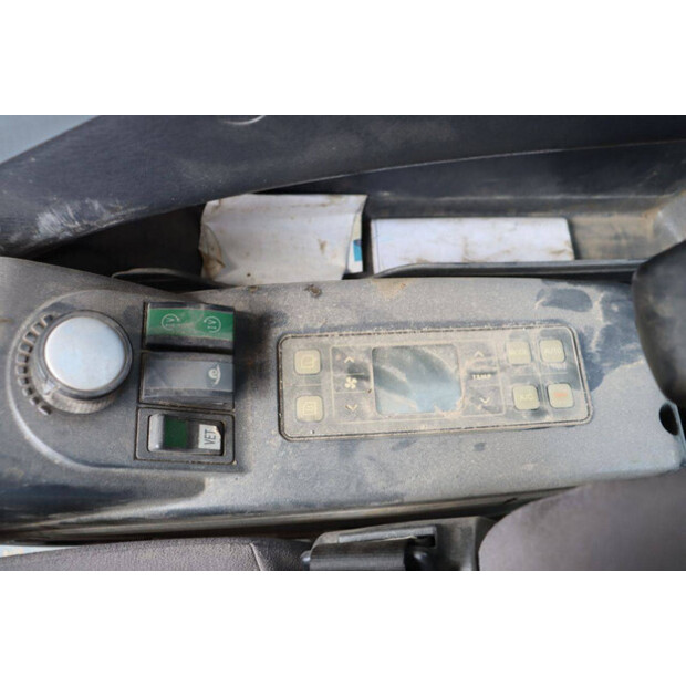 2016 هيونداي R160W-9A-42808378