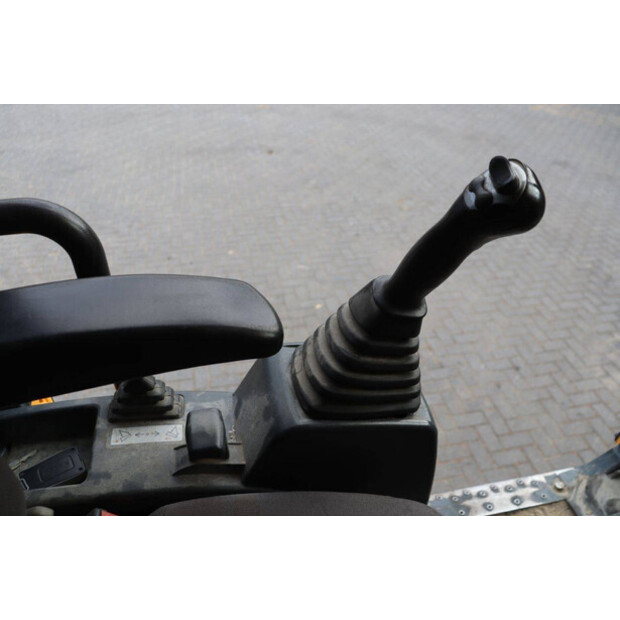 2016 هيونداي R160W-9A-42808381