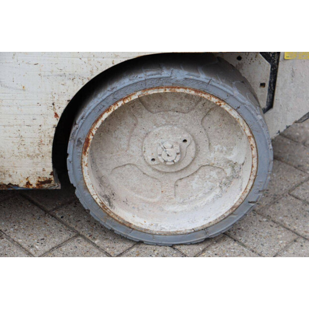 2011 Genie GS-2032-42809513
