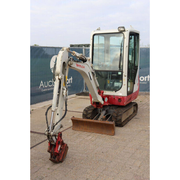 2014 تاكوتشي TB216-42809703