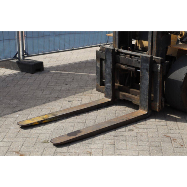 1997 Caterpillar DP30-42810614