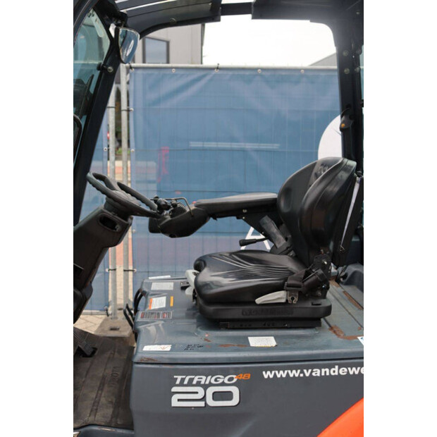 2017 تويوتا 8FBM20T-42810935