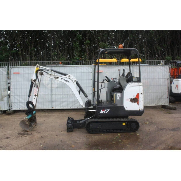 2021 بوبكات E17-42813504