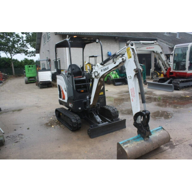2021 بوبكات E17-42813507