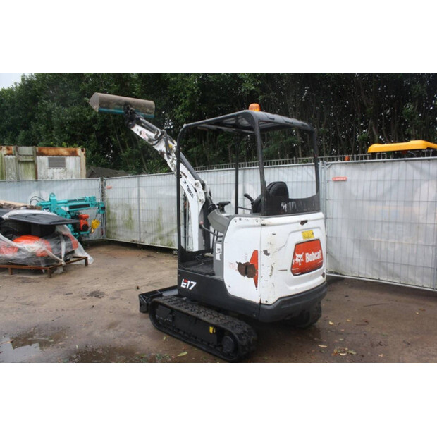 2021 بوبكات E17-42813516