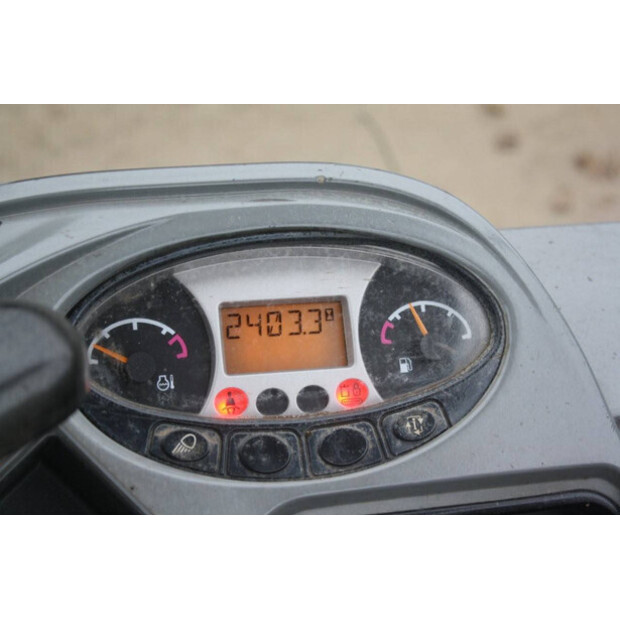 2015 بوبكات E17-42813759