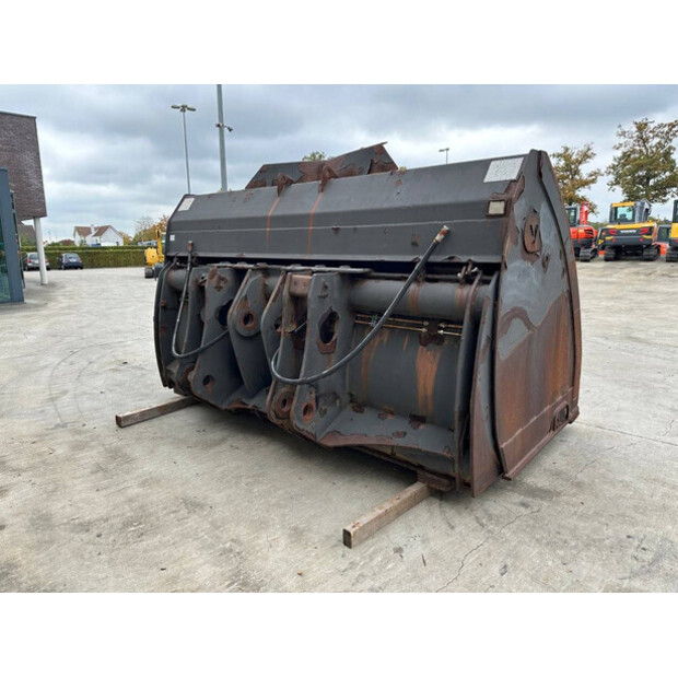 2014 Onbekend L220G-42815089