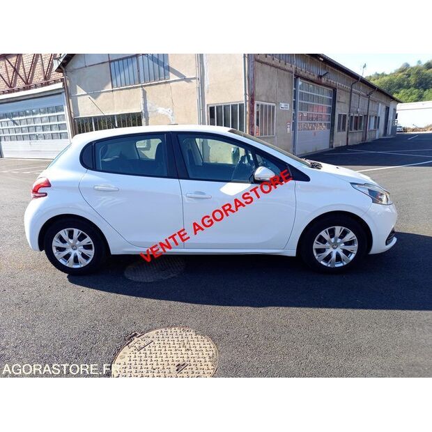 2015 Peugeot 208-42830219