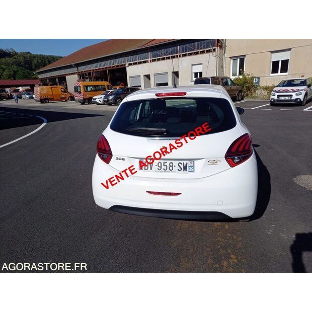 2015 Peugeot 208-42830221