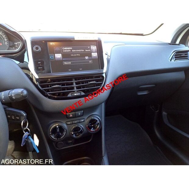 2015 Peugeot 208-42830226