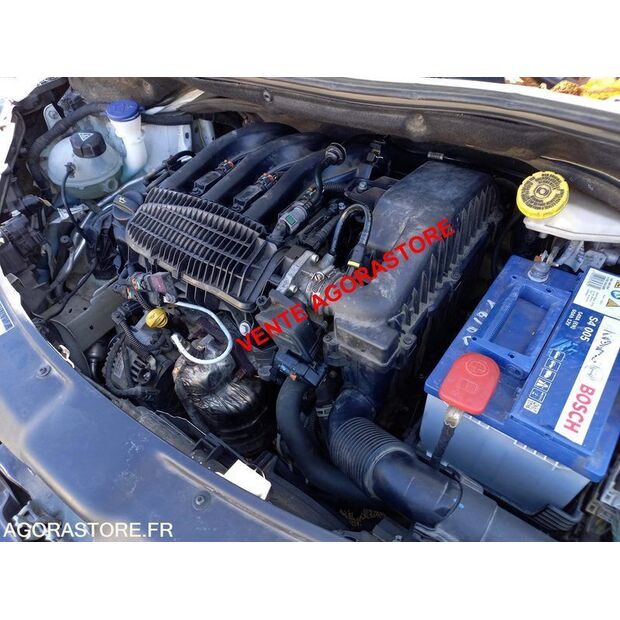 2015 Peugeot 208-42830236