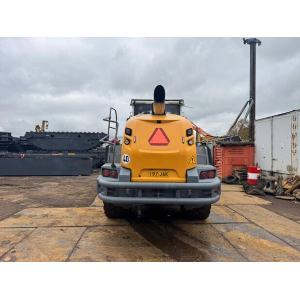 2016 Liebherr L556-42832663
