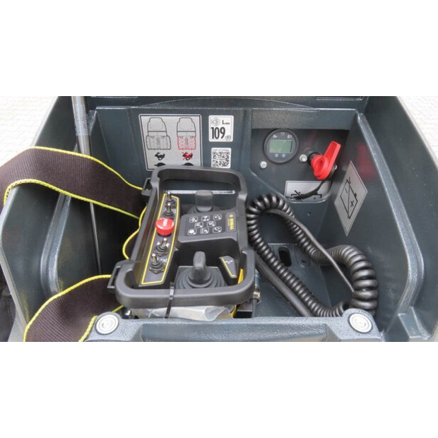 2025 BOMAG BMP 8500-42832781