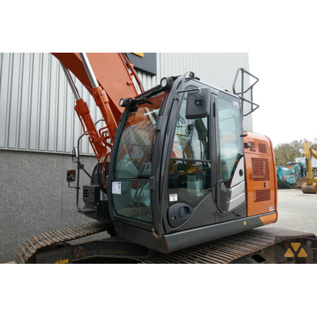 2021 هيتاشى ZX225USLC-6-42832786