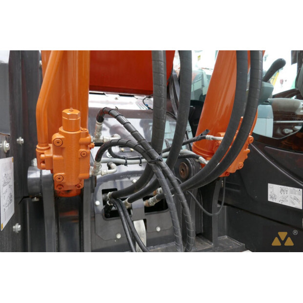 2021 هيتاشى ZX225USLC-6-42832803