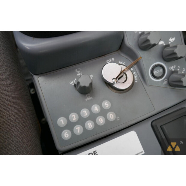 2021 هيتاشى ZX225USLC-6-42832939