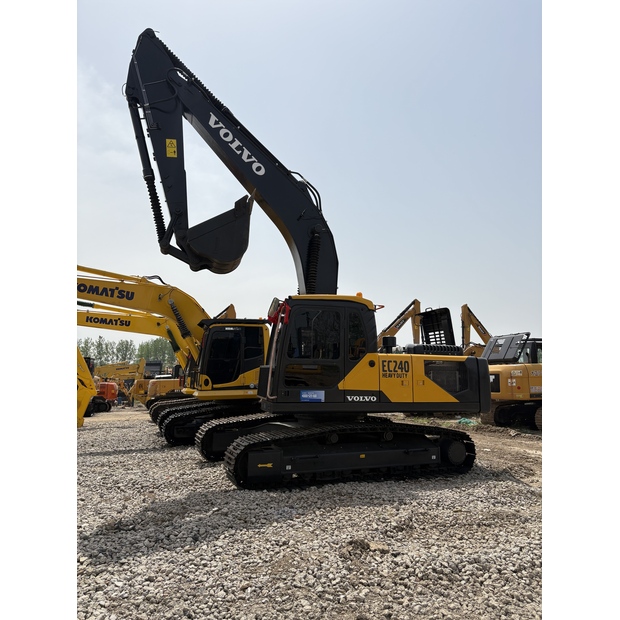 2024 فولفو EC240-42834149