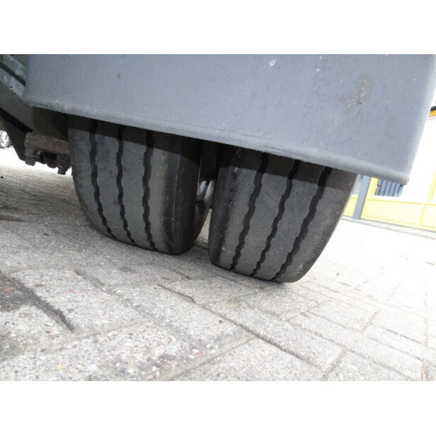 2010 LAG 3 axle-42835312