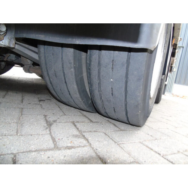 2010 LAG 3 axle-42835316