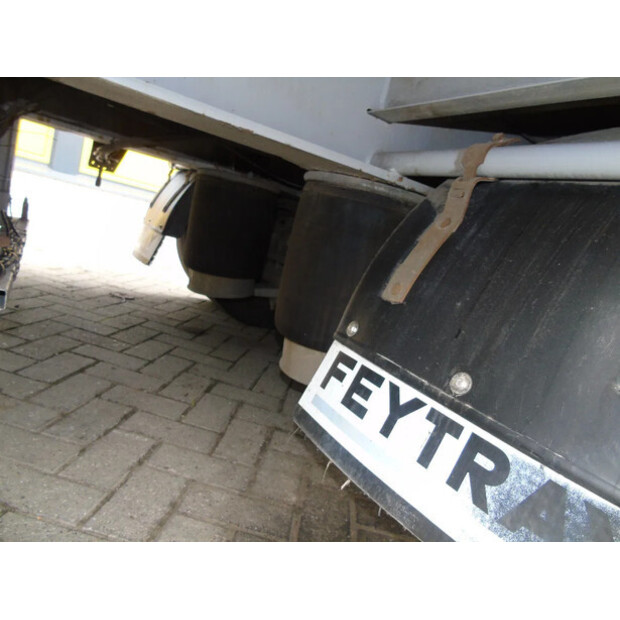 2010 LAG 3 axle-42835318