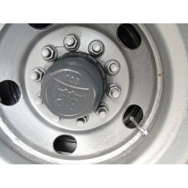 2010 LAG 3 axle-42835326