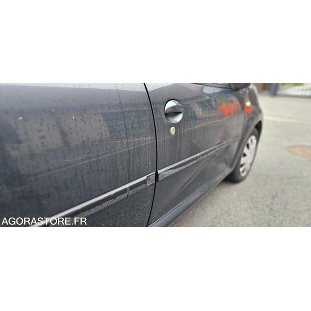 2006 بيجو 107-42849760