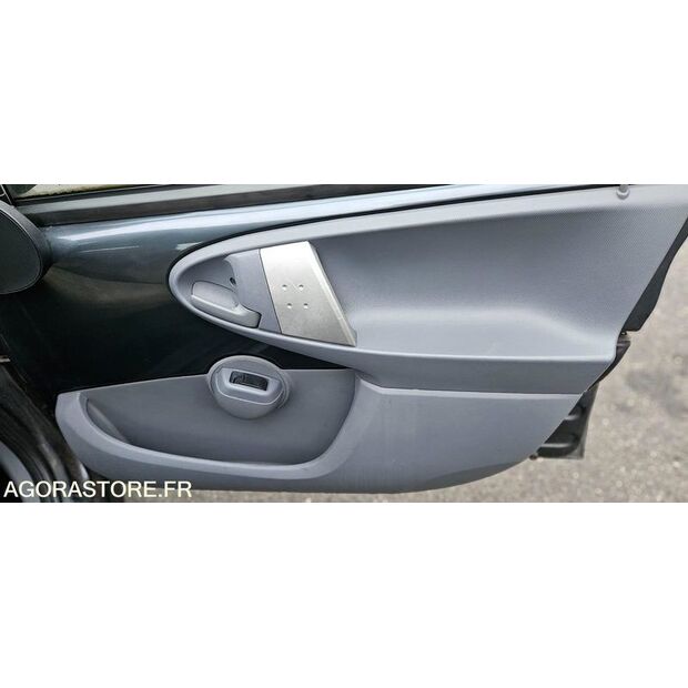 2006 بيجو 107-42849766