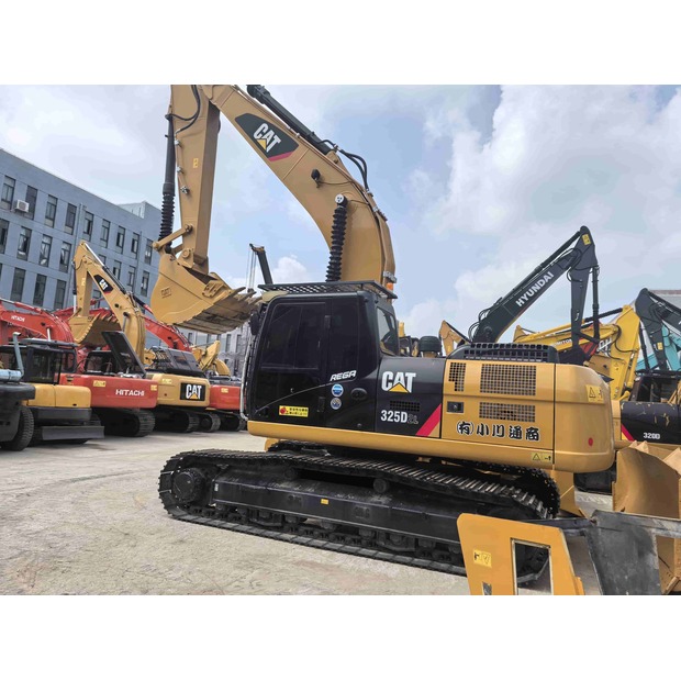 2021 Caterpillar 325D-42858387