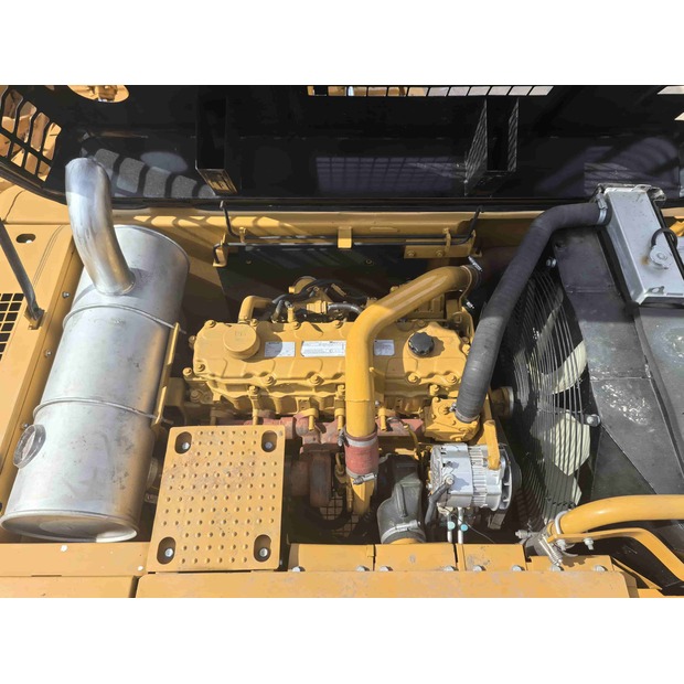 2021 Caterpillar 325D-42858395