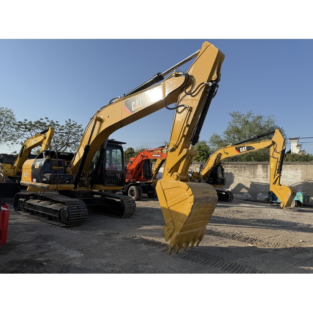 2024 كاتربيلر 320D-42888734