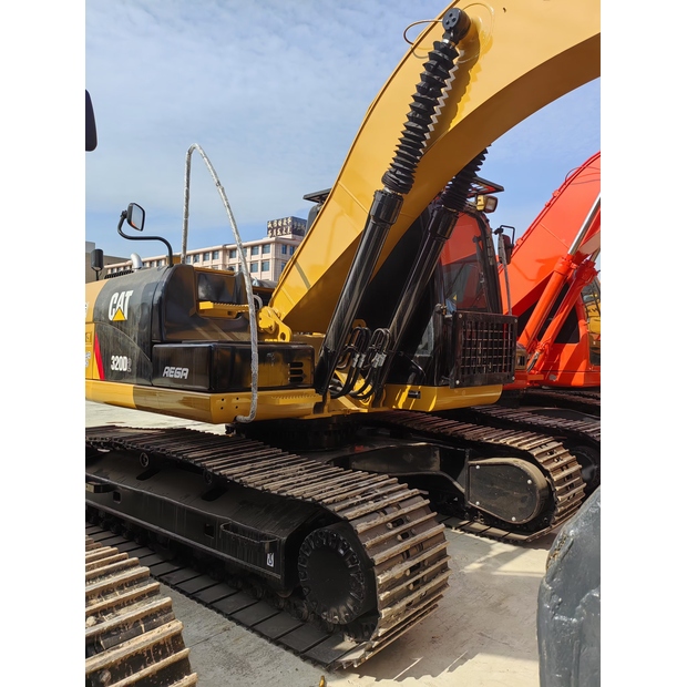 2024 Caterpillar 320D2-42888744