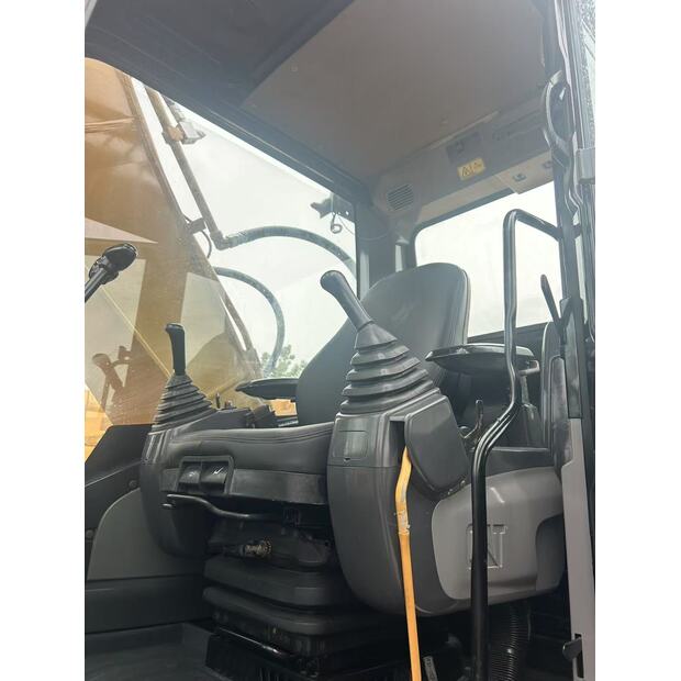 2024 Caterpillar 320D2L-42888749