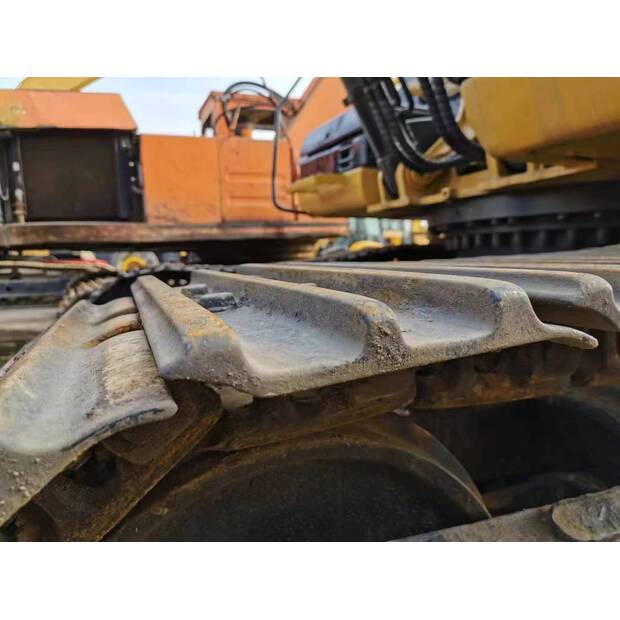 2023 Caterpillar 325D-42888897