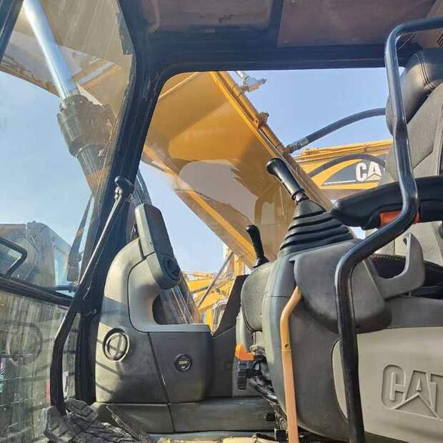 2023 Caterpillar 325D-42888906