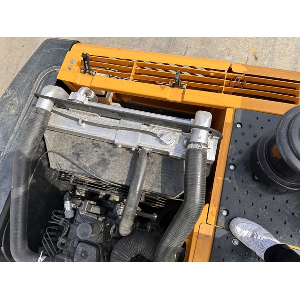2024 Hyundai 215-42888960