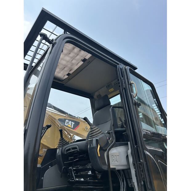 2024 Caterpillar 329D2L-42890183