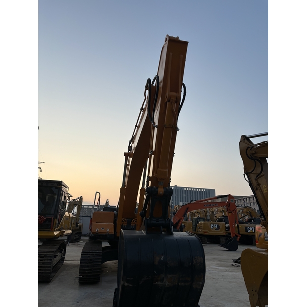 2024 Hyundai 305-42890428