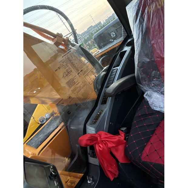 2024 Hyundai 305-42890433