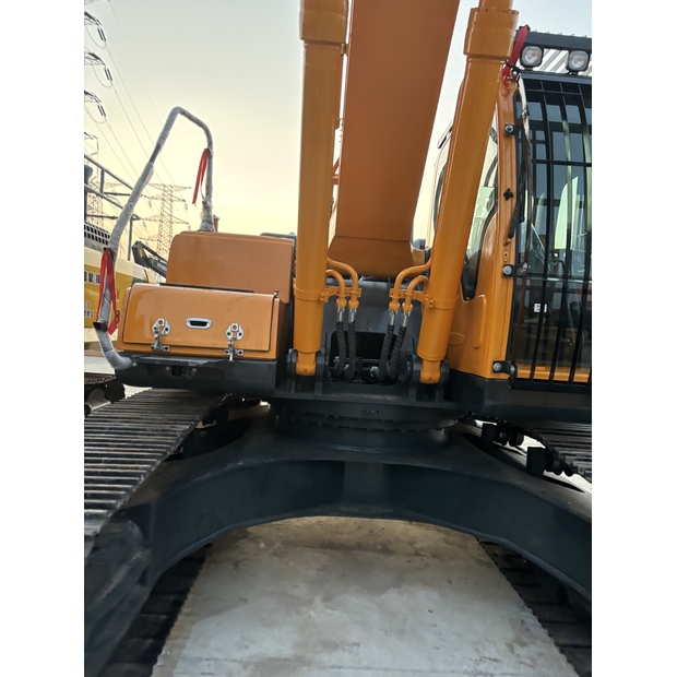 2024 Hyundai 305-42890435