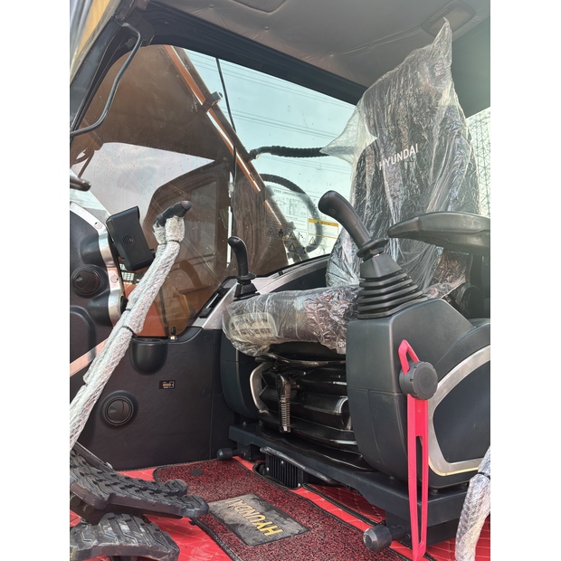 2024 Hyundai 305-42890441