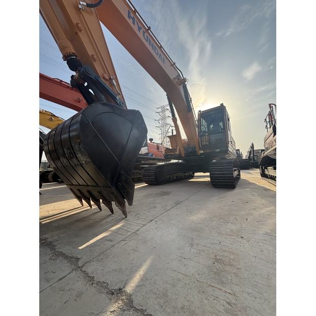 2024 Hyundai 305-42890443