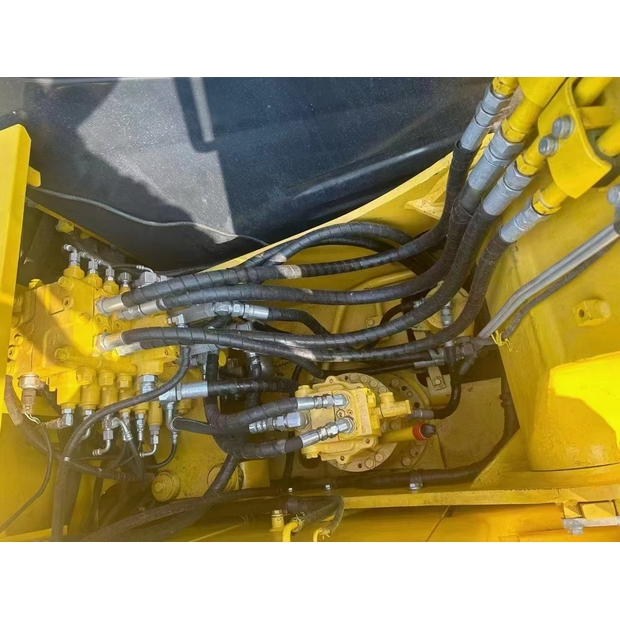 2023 كوماتسو PC130-42906446
