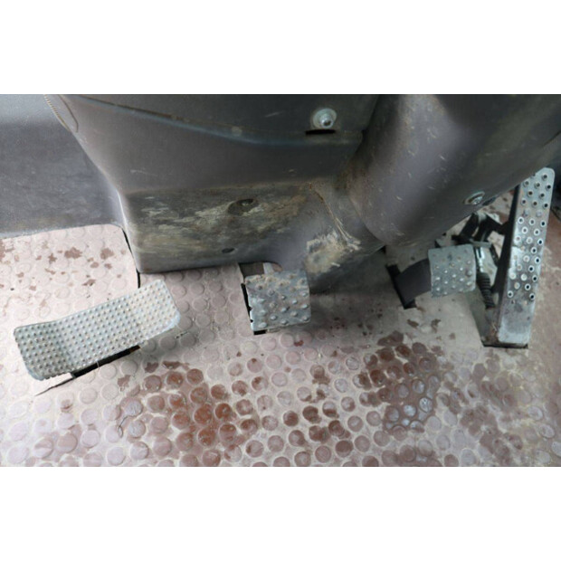 2000 Ahlmann AZ85-42907948