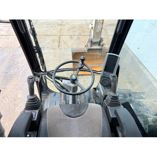 2011 Caterpillar M318D-42909907